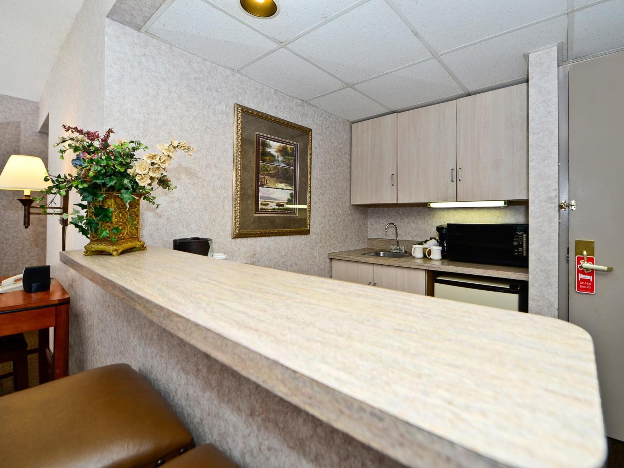 Ramada By Wyndham Plymouth Hotel & Conference Center Room photo