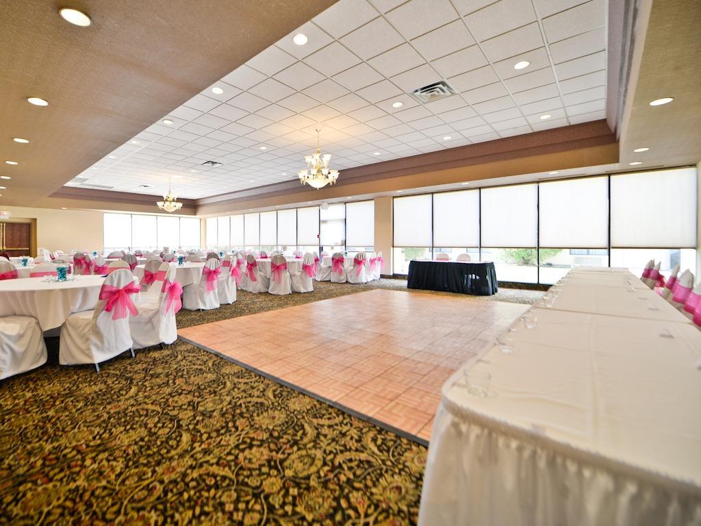 Ramada By Wyndham Plymouth Hotel & Conference Center Exterior photo