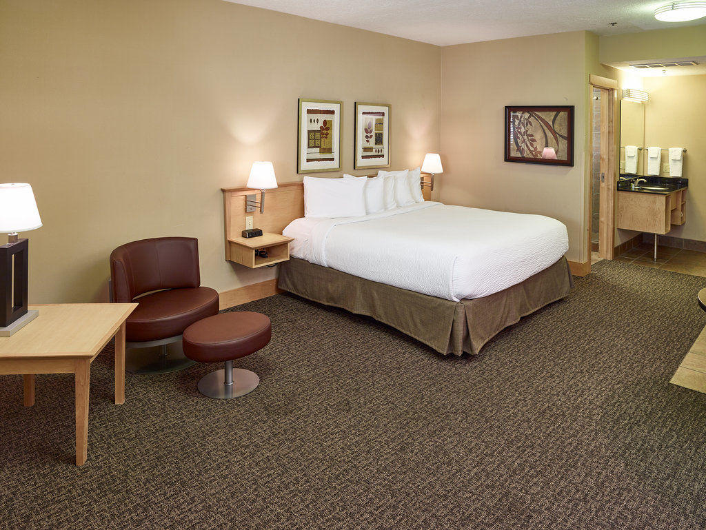 Ramada By Wyndham Plymouth Hotel & Conference Center Exterior photo