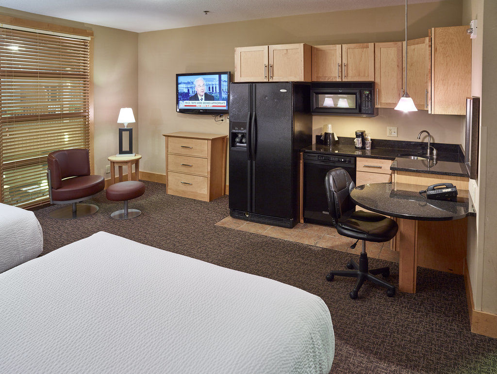 Ramada By Wyndham Plymouth Hotel & Conference Center Exterior photo