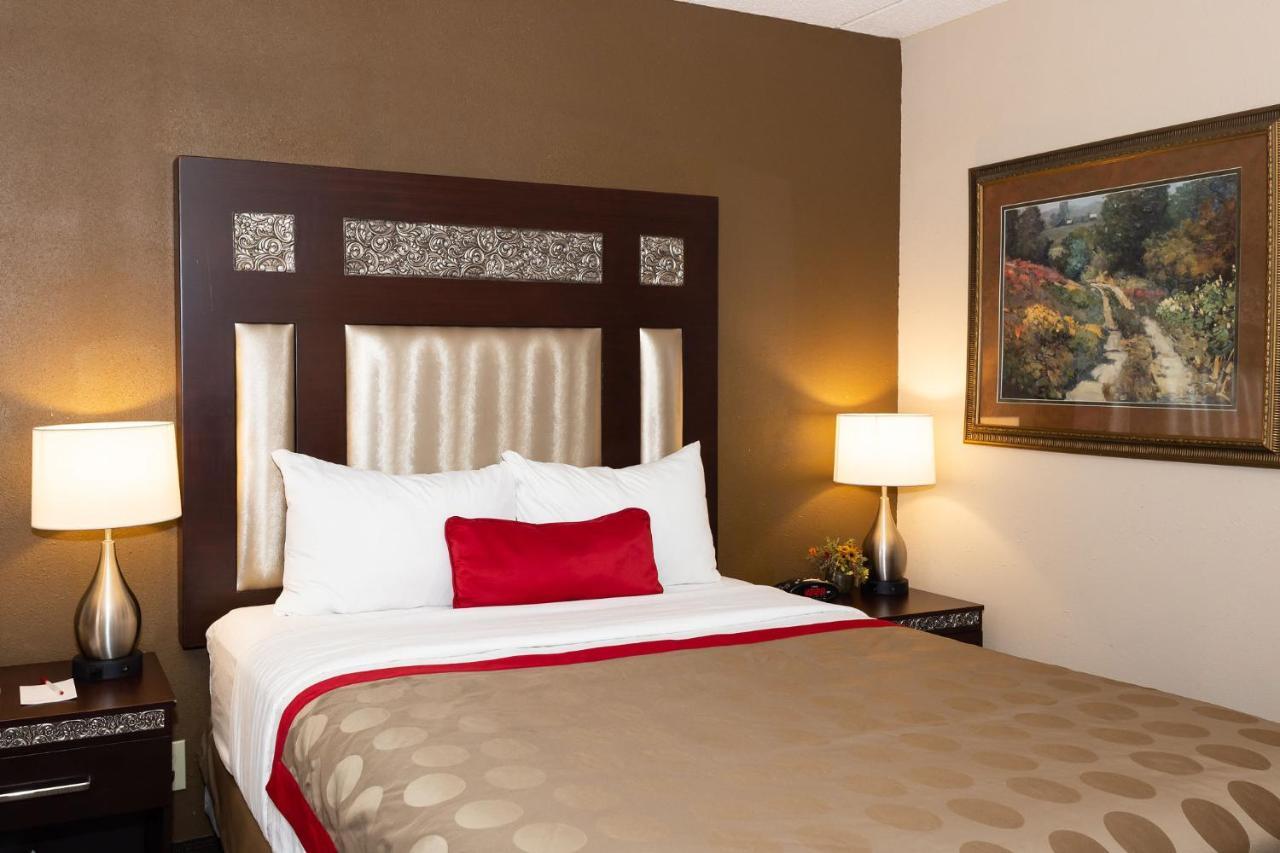 Ramada By Wyndham Plymouth Hotel & Conference Center Exterior photo