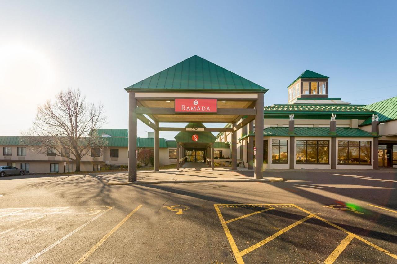 Ramada By Wyndham Plymouth Hotel & Conference Center Exterior photo